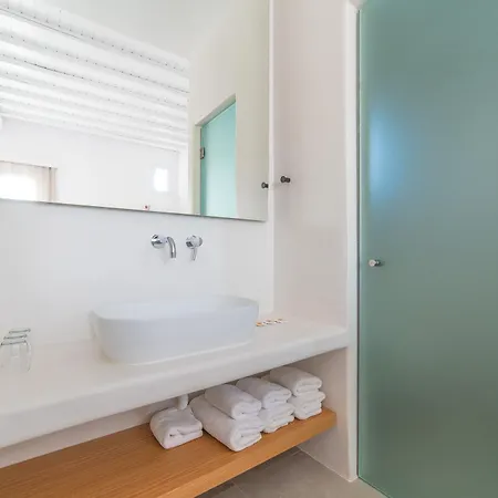 Vienoula's Garden Hotel 4*