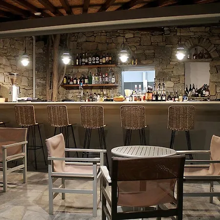 Vienoula's Garden Hotel