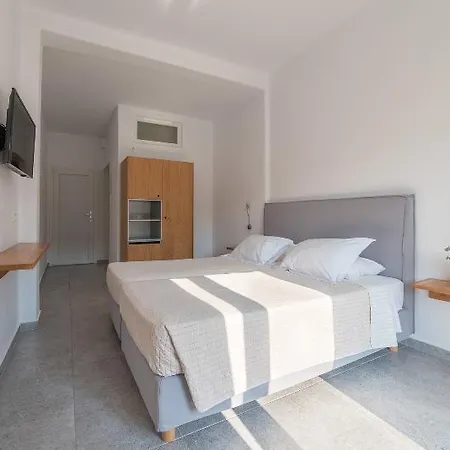 Vienoula's Garden Hotell 4*