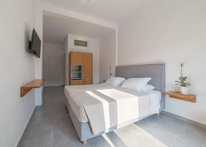 Vienoula's Garden Hotel 4*